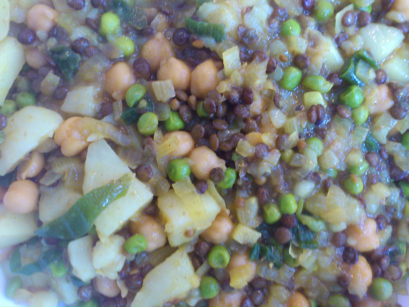 huepfkuh kocht - Kartoffel-Curry mit Erbsen, Linsen und Cashew